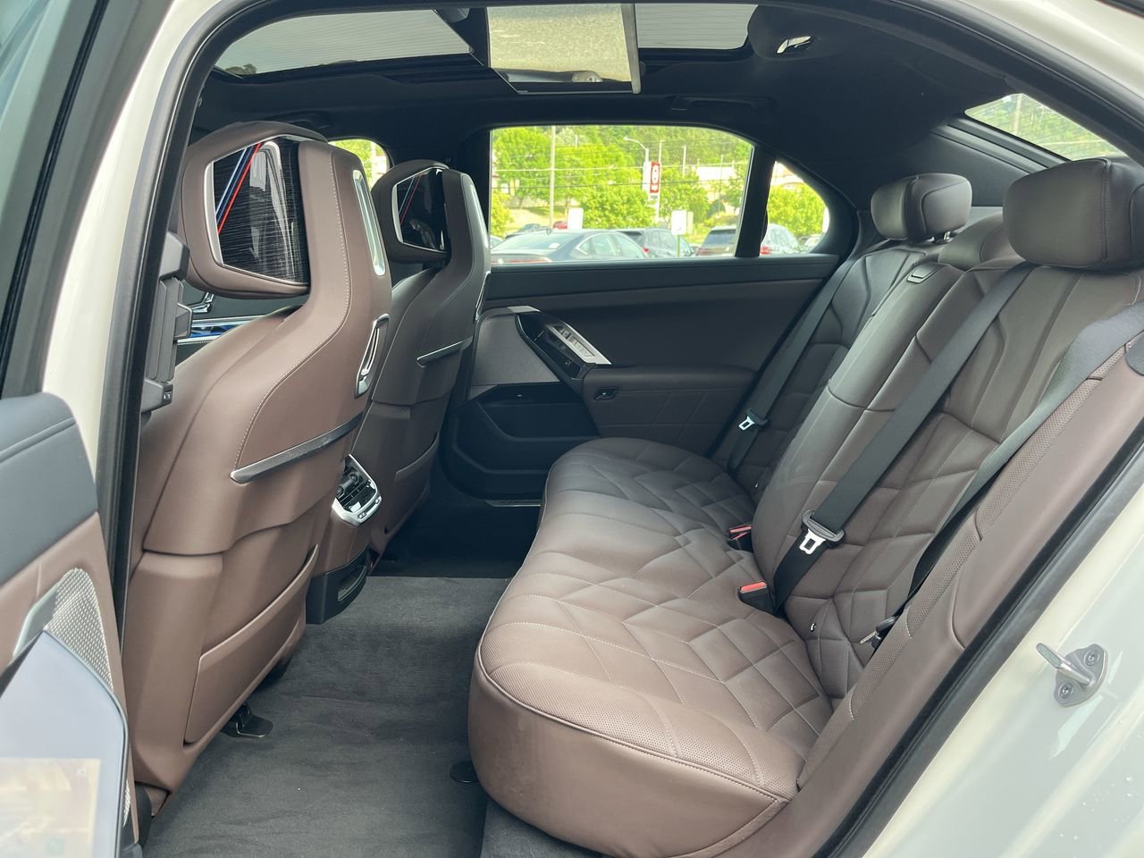 Certified Used 2025 Alpine White BMW 740i image 32