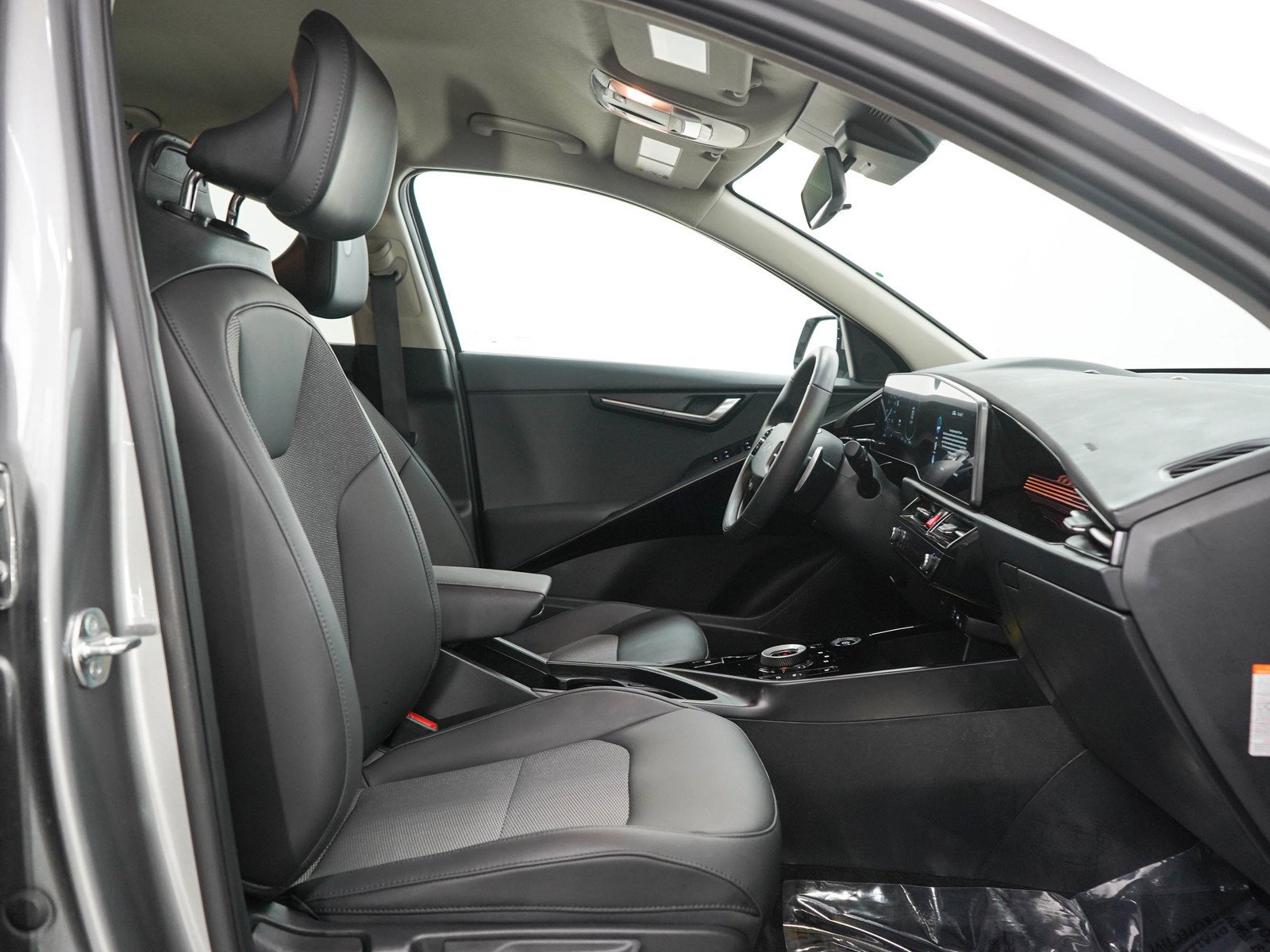 Used 2024 Steel Gray Kia Wind image 12