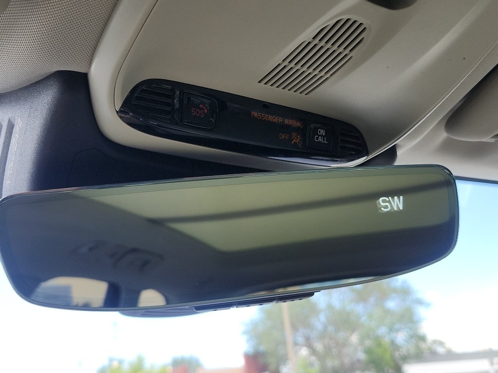 Used 2018 Electric Silver Metallic Volvo Momentum image 29
