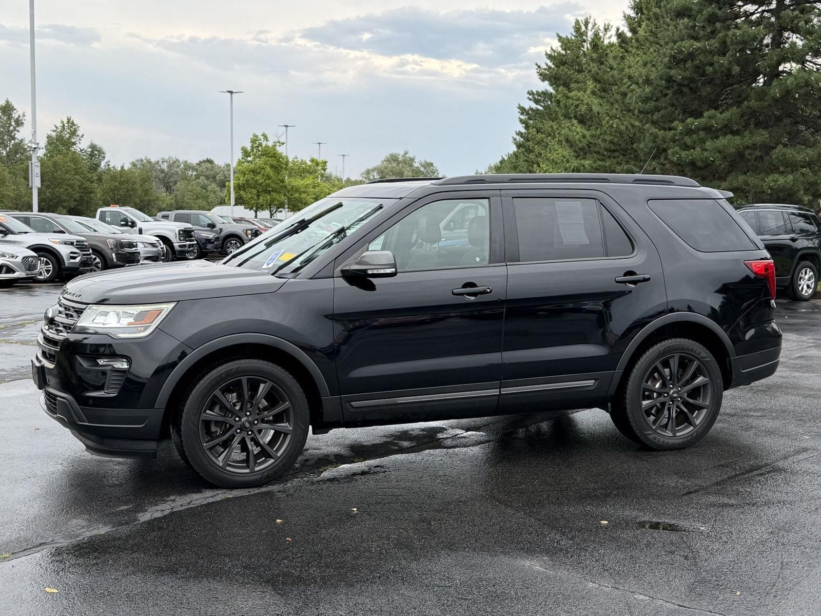 Used 2018 Shadow Black Ford XLT image 4