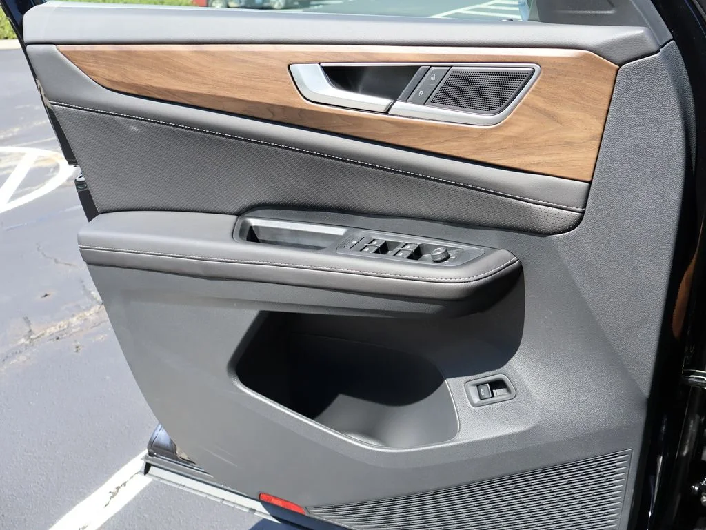New 2026 Black Volkswagen SE w/Technology image 36