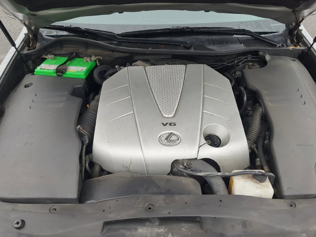 Used 2008 Silver Lexus 350 image 22