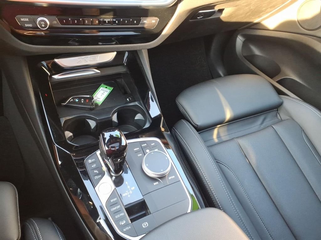 Used 2024 Black Sapphire Metallic BMW xDrive30i image 10