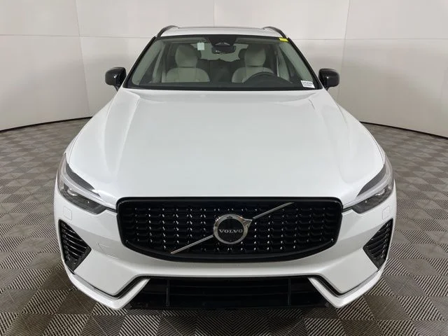 Certified Used 2025 Crystal White Volvo Plus image 8