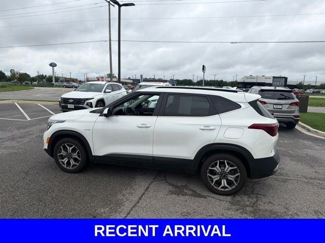Used 2021 White Kia EX image 12