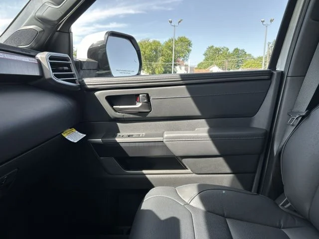 New 2026 Wind Chill Pearl <sup>1</sup> Toyota Tundra Platinum image 39