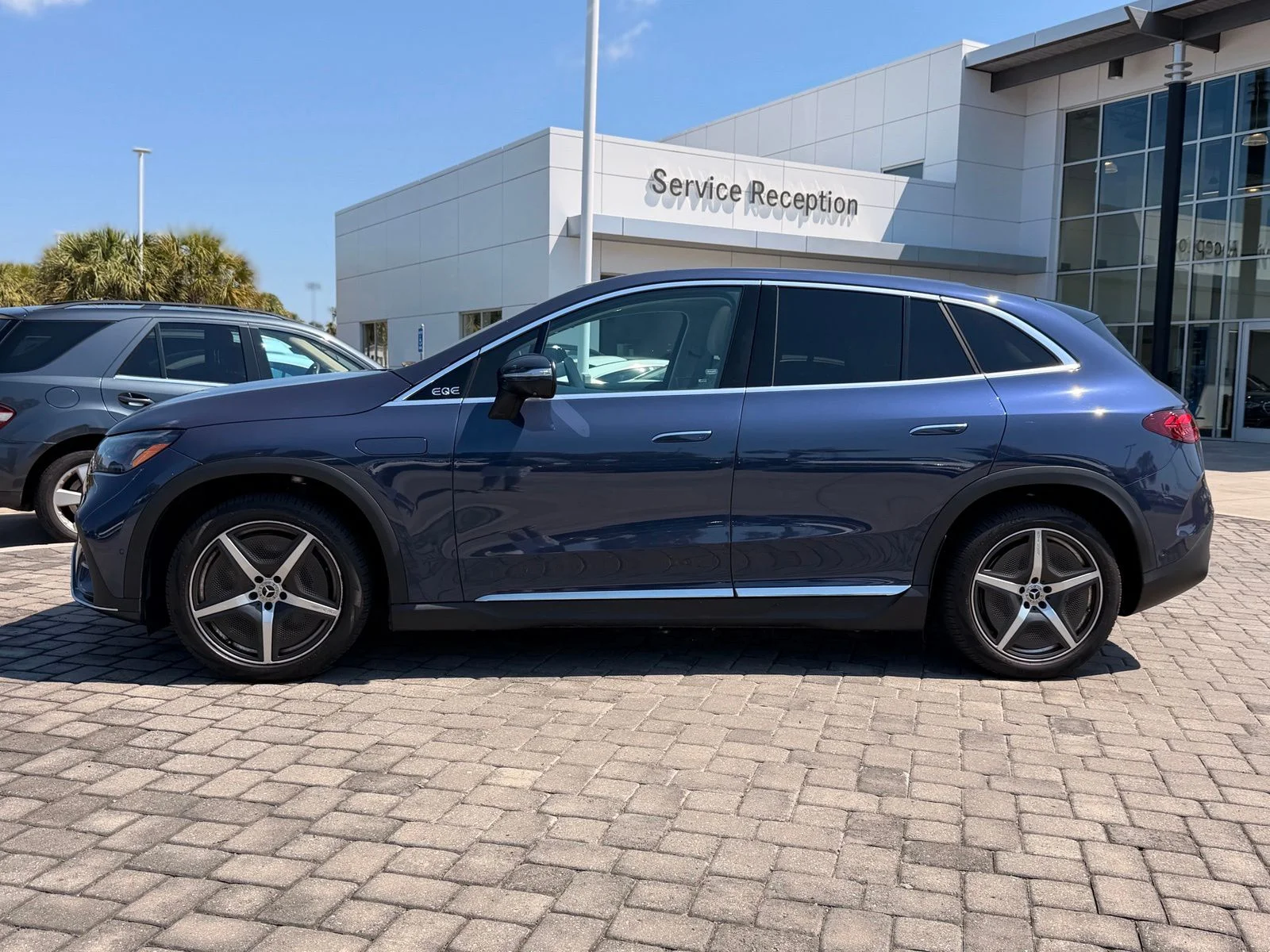 Used 2023 Twilight Blue Metallic Mercedes-Benz 500 SUV image 12