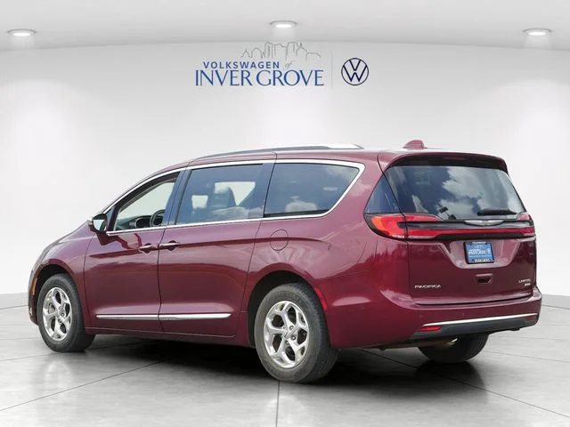 Used 2021 Velvet Chrysler Limited image 5