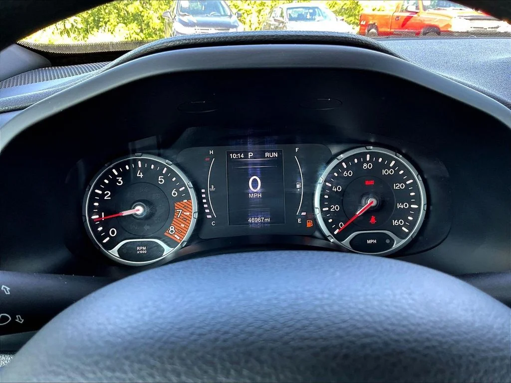 Used 2023 Gray Jeep Latitude image 15