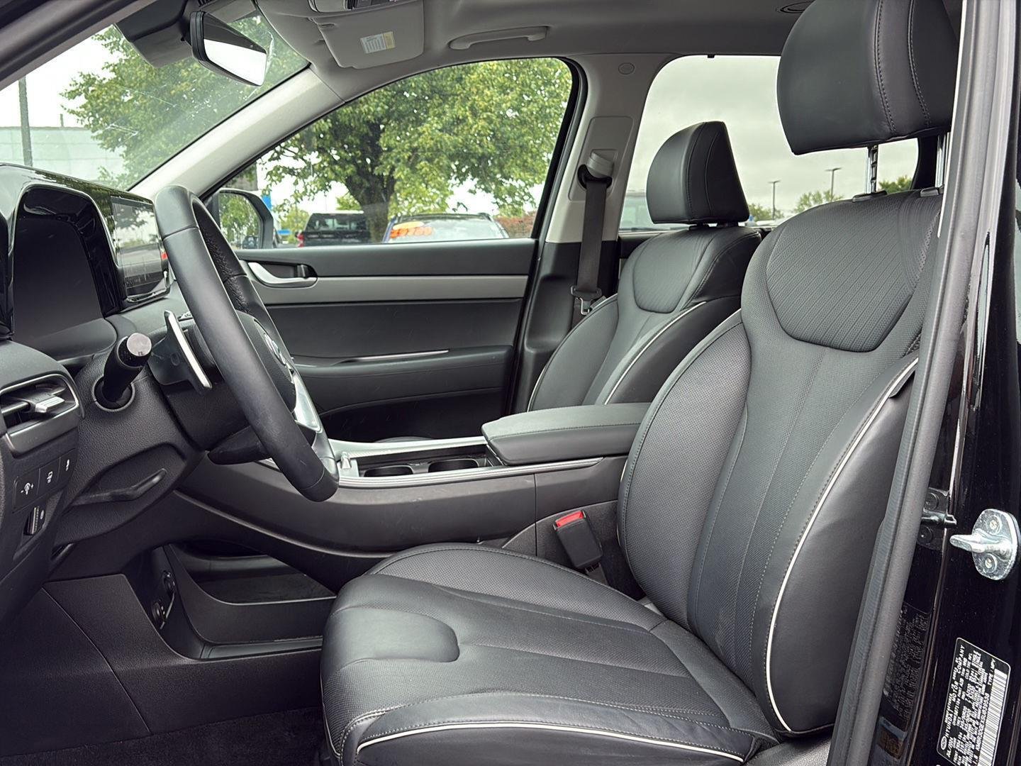 Used 2025 Abyss Black Pearl Hyundai XRT image 6