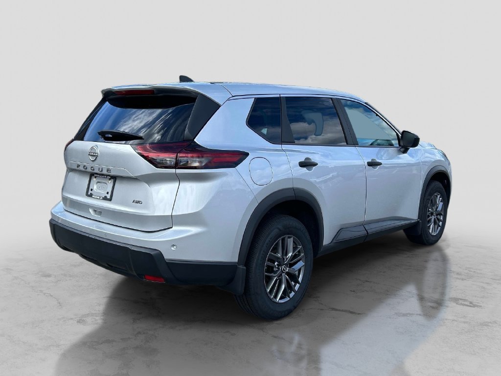 Used 2024 Silver Nissan S image 5
