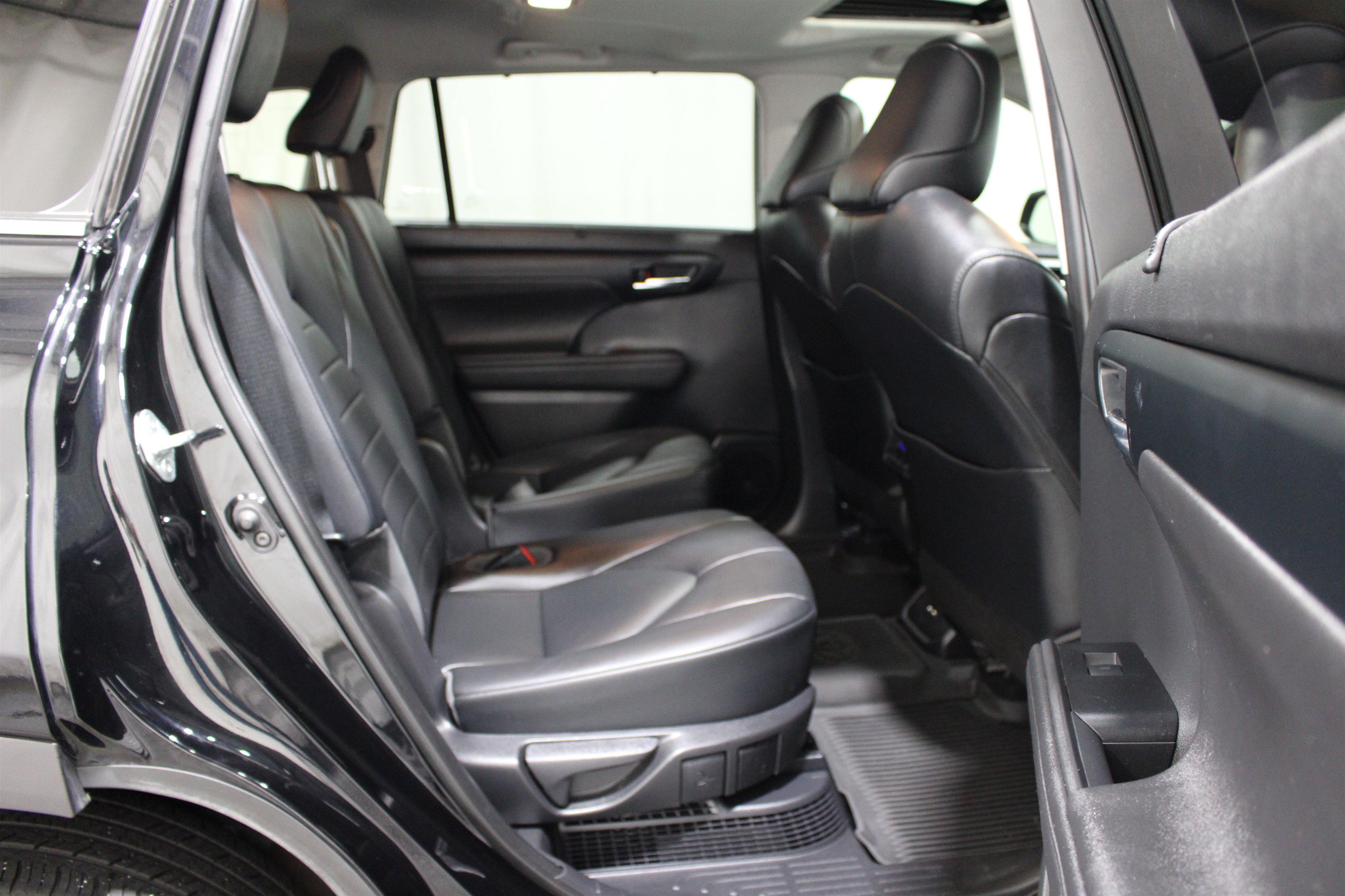 2020 Toyota Highlander XLE - Photo 24