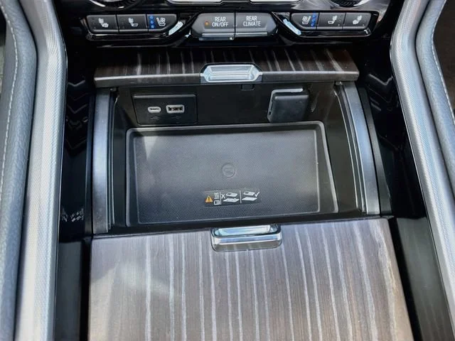 Used 2022 White Frost Tricoat GMC Denali image 32