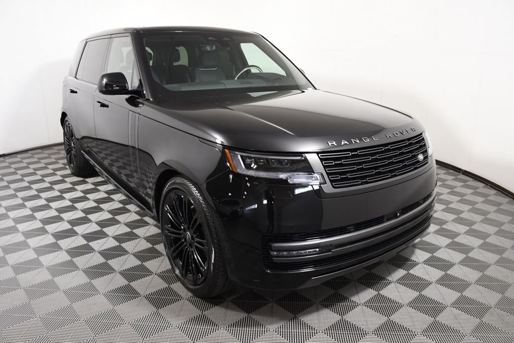 Used 2024 Santorini Black Metallic Land Rover SE image 9