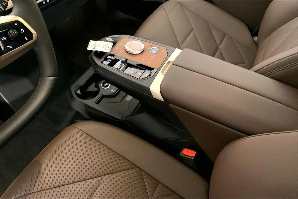 2026 BMW iX 45 - Photo 6
