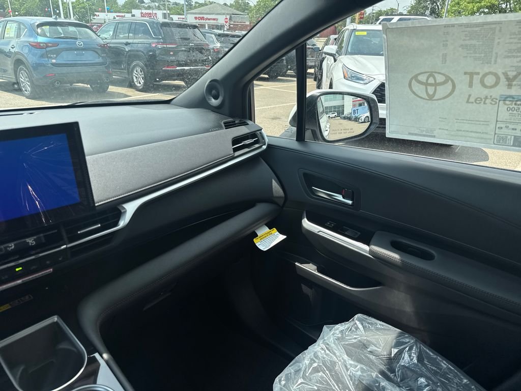 New 2026 Wind Chill Pearl Toyota Platinum image 39