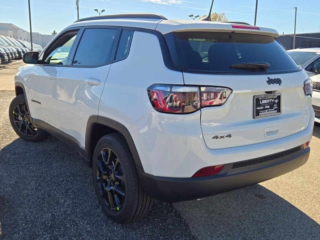New 2026 Bright White Clearcoat Jeep Latitude image 15