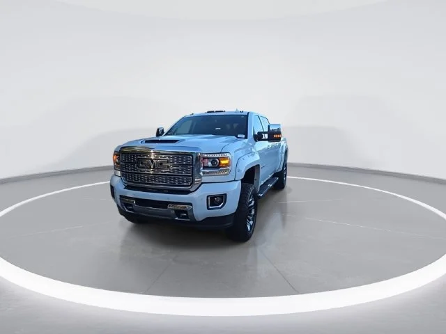 Used 2019 White GMC Denali image 3