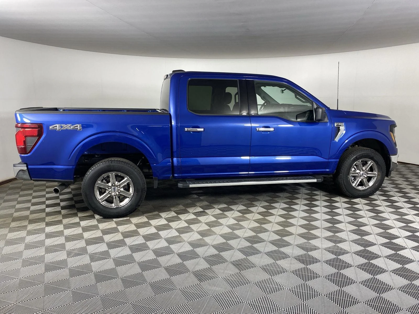 Used 2025 Atlas Blue Ford XLT image 8