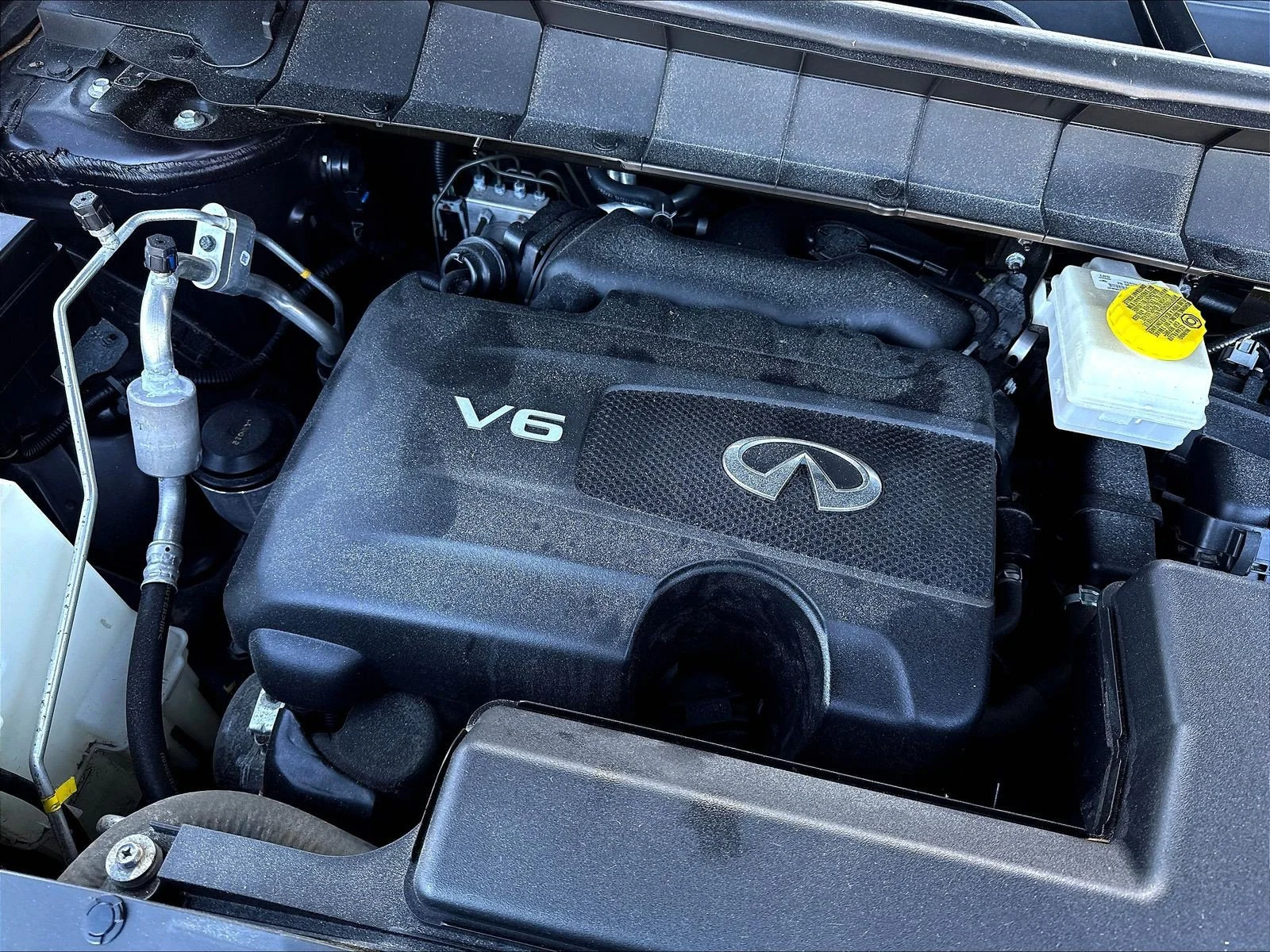 Used 2022 Bordeaux INFINITI LUXE image 33