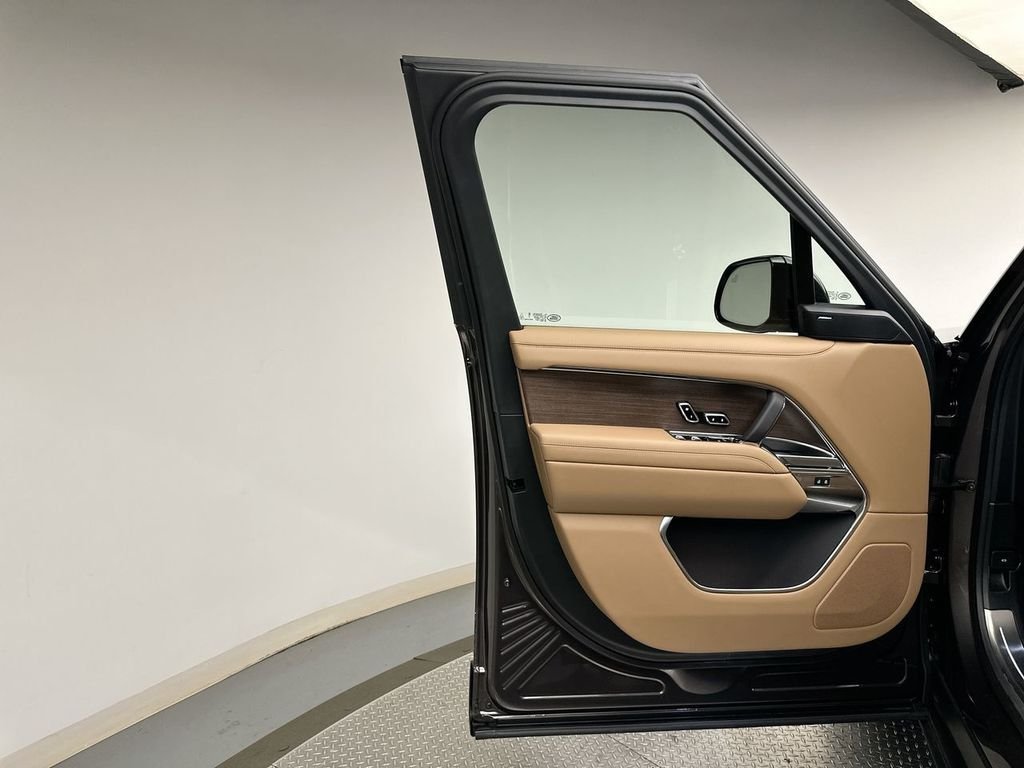 New 2026 Charente Grey LAND ROVER SE 7 Seats image 17