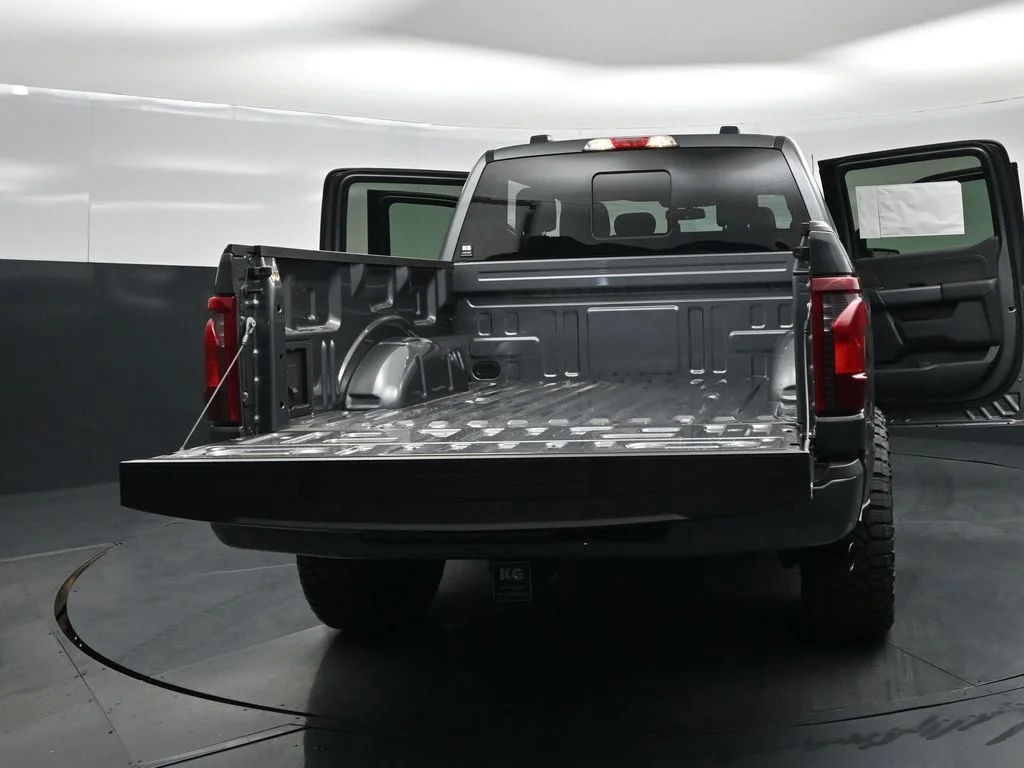 New 2026 Carbonized Gray Metallic Ford XLT image 27