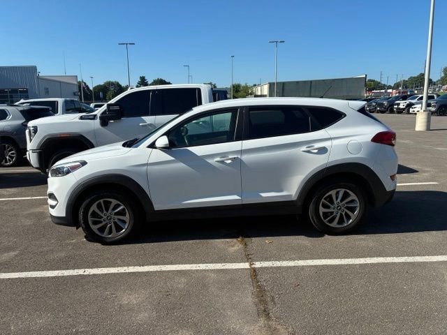 Used 2018 White Hyundai SE image 7