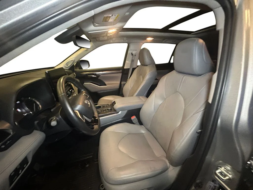 Used 2022 Celestial Silver Toyota Platinum image 9