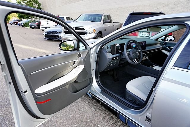 Used 2024 Silver Hyundai SEL image 34