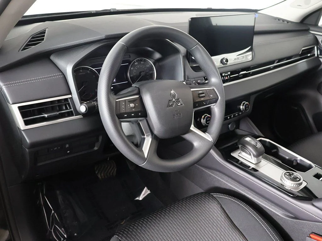 New 2026 Black Mitsubishi ES image 25