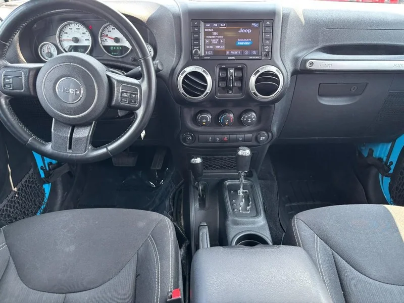 Used 2018 Chief Jeep Sahara image 13