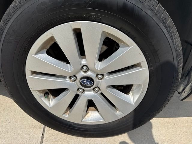 Used 2019 White Subaru 2.5i Premium image 16