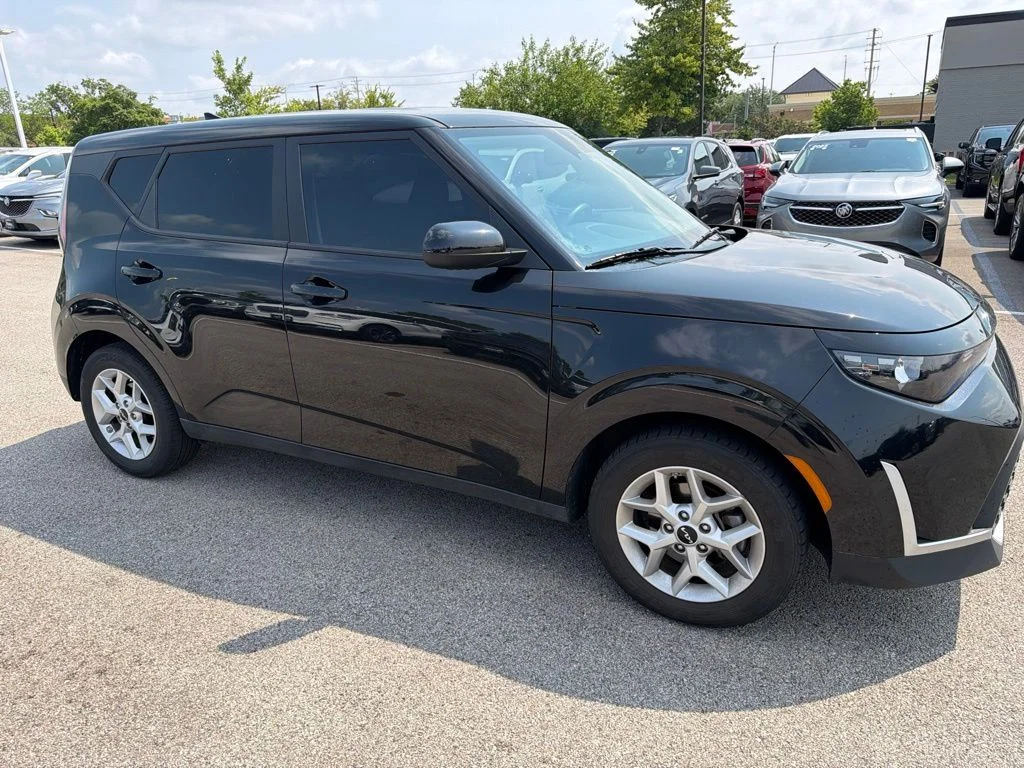 Used 2023 Black Kia LX image 9