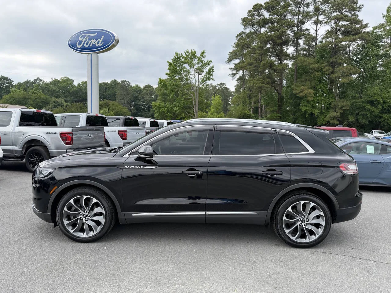 Used 2022 Black Lincoln Reserve AWD 4dr SUV image 26