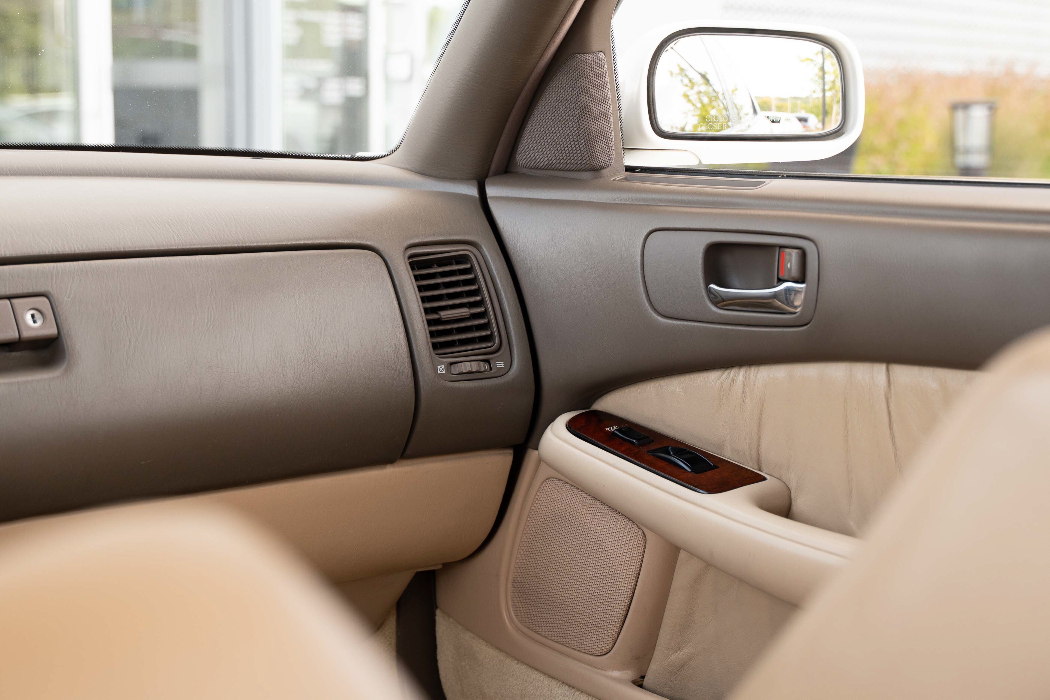 Used 1992 White Lexus 400 image 15