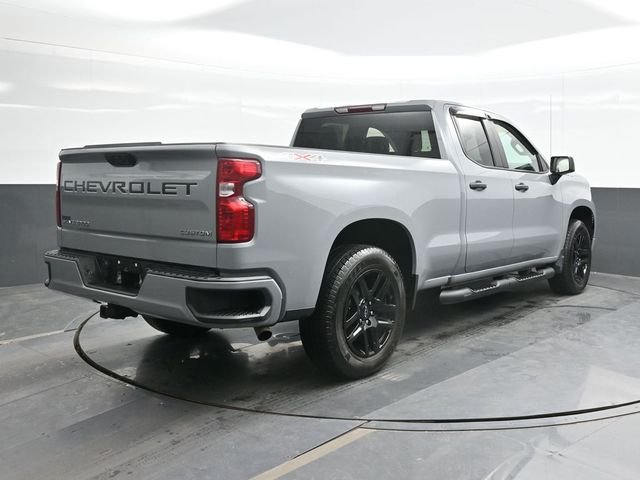 Used 2025 Gray Chevrolet Custom image 9