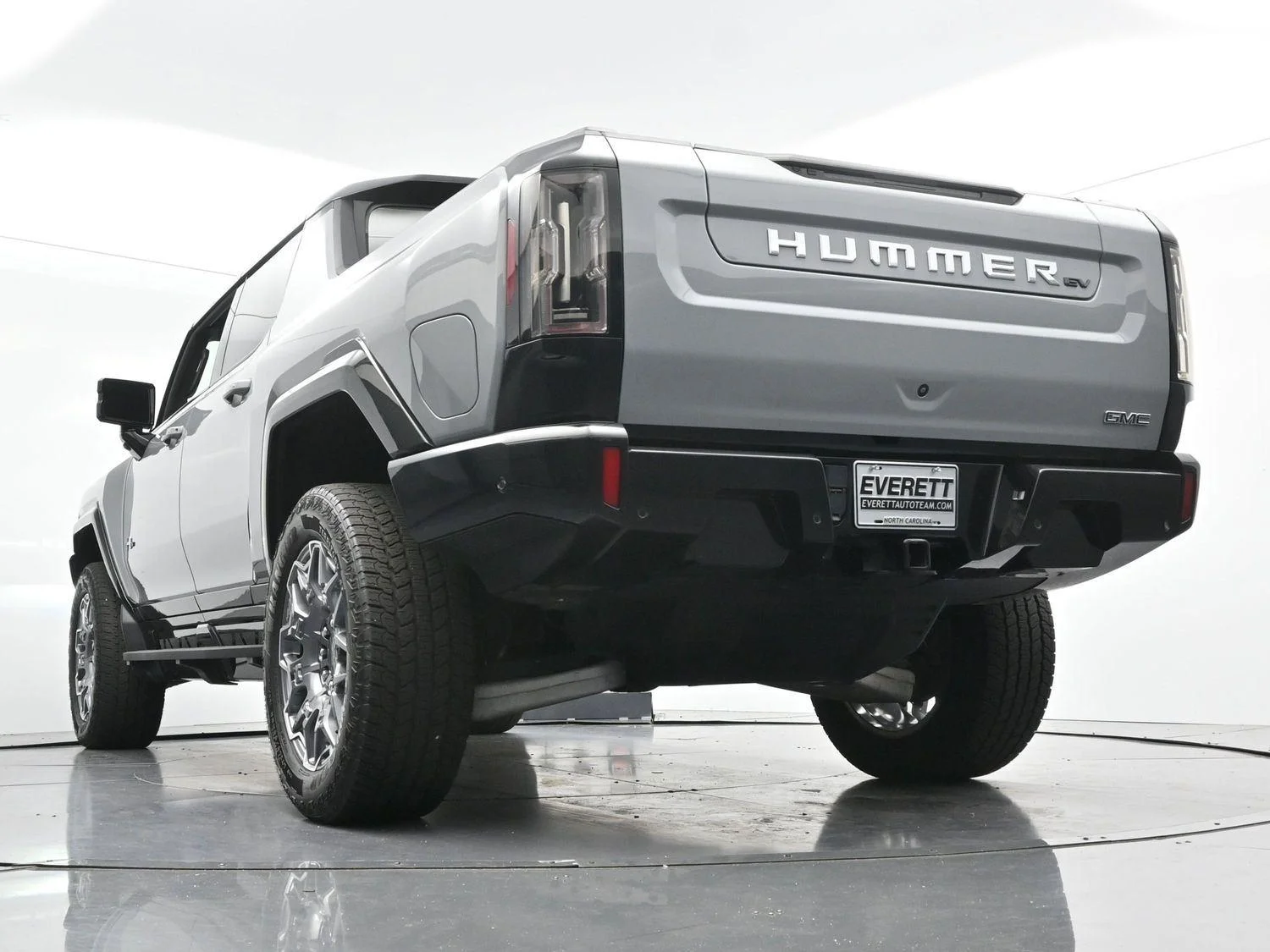 Used 2024 Meteorite Metallic (Grey) GMC 3X image 52
