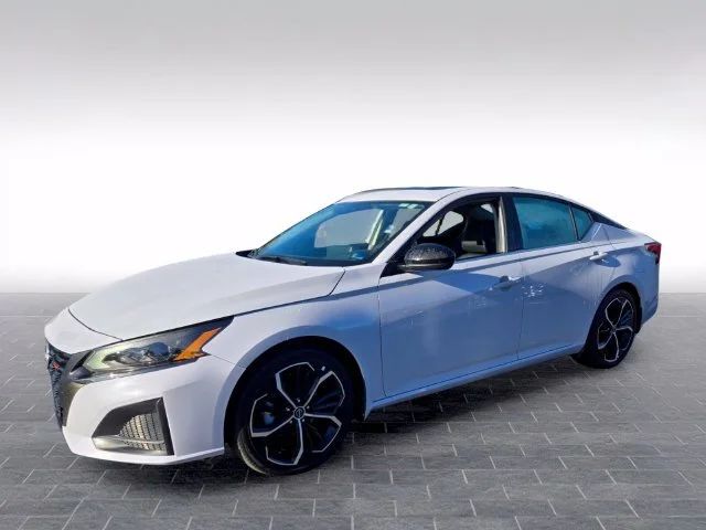 Used 2025 Gray Nissan SR image 3