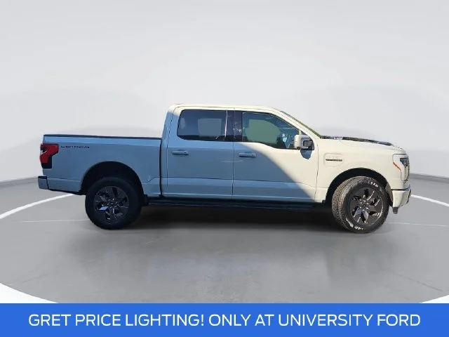 Used 2023 White Ford Lariat image 2