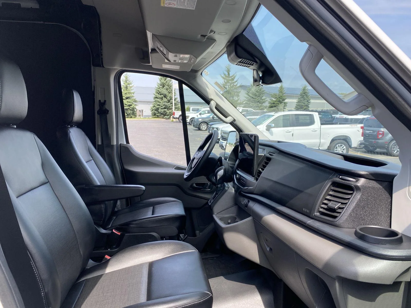 Used 2024  Ford T350 image 22