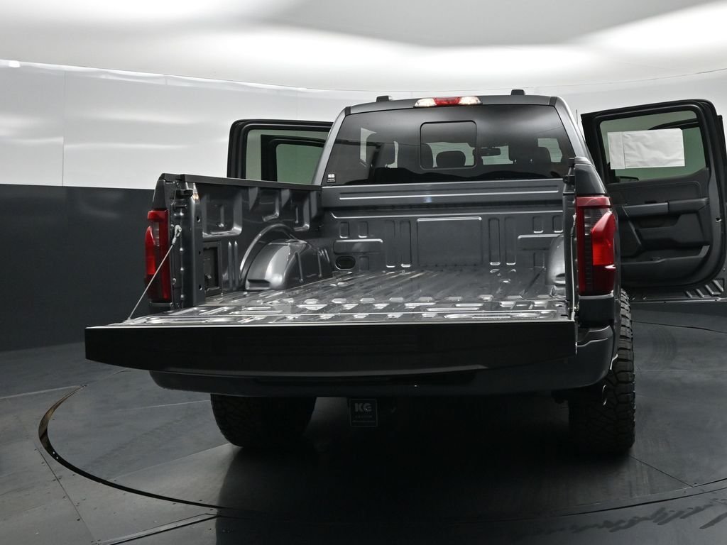 New 2026 Carbonized Gray Metallic Ford XLT image 27