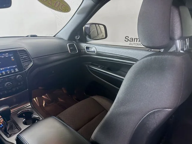 Used 2020 Gray Jeep Laredo image 21