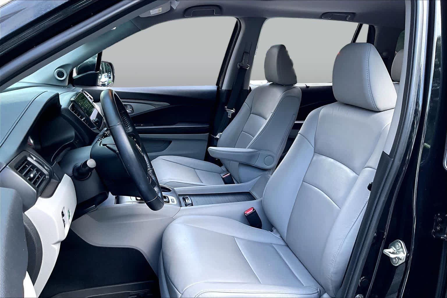 Used 2019 Crystal Black Pearl Honda EX-L image 8