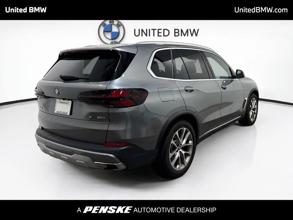 Used 2025 Skyscraper Grey Metallic BMW xDrive50e image 5