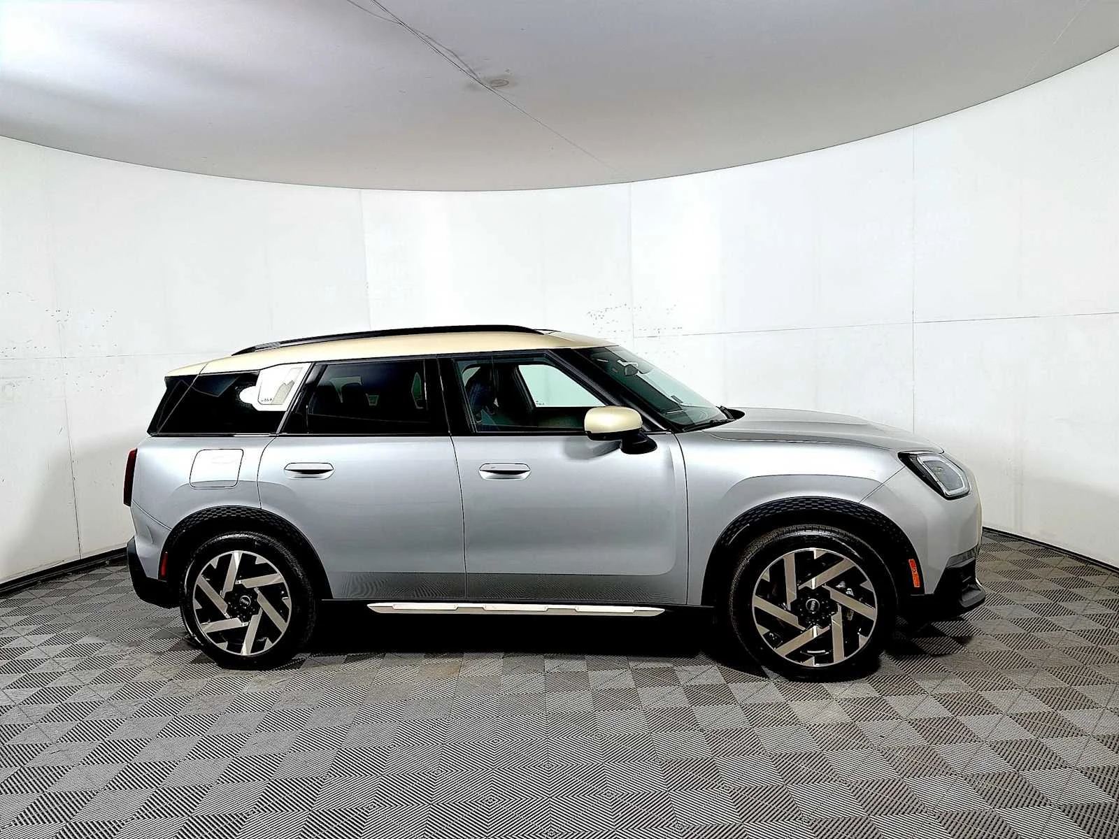 Used 2026 Melting Silver III Metallic MINI S image 7