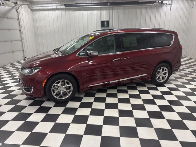 2019 Chrysler Pacifica Limited's photo