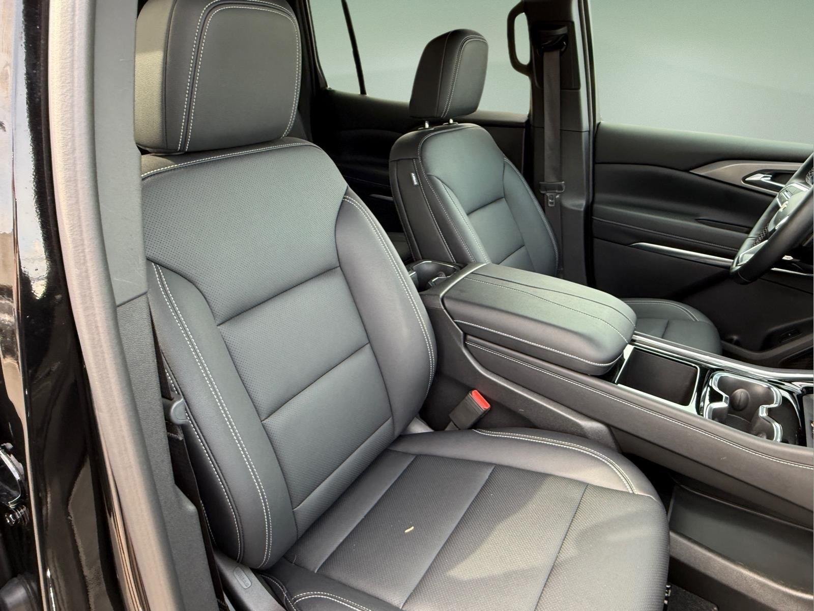 Used 2026 Mosaic Black Metallic Chevrolet FWD LT image 18