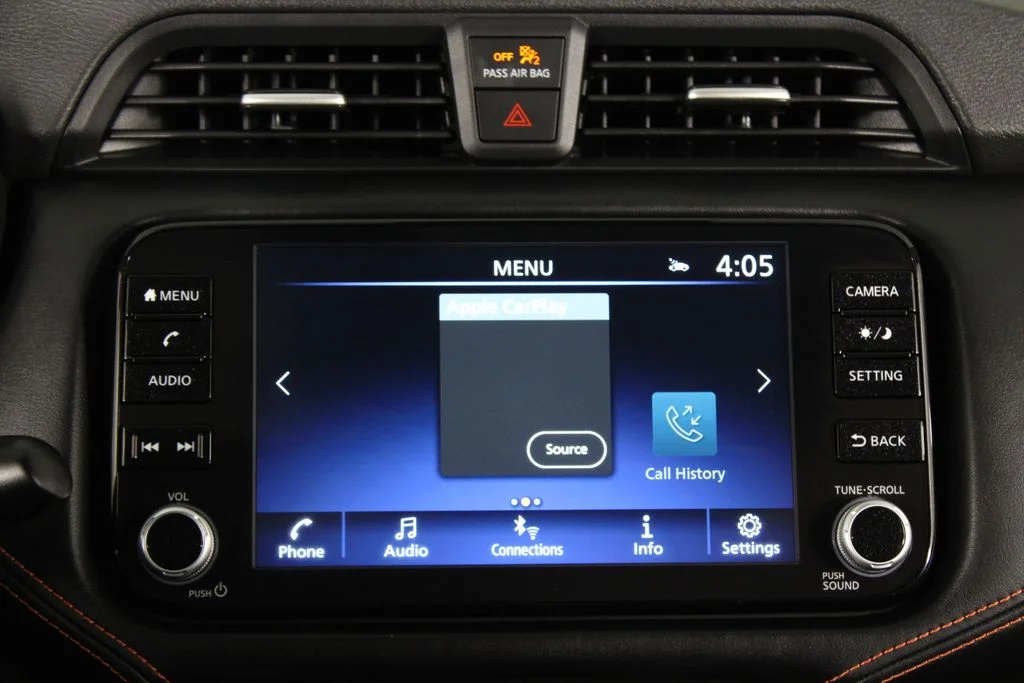 2025 Nissan Versa Sedan SR - Photo 9
