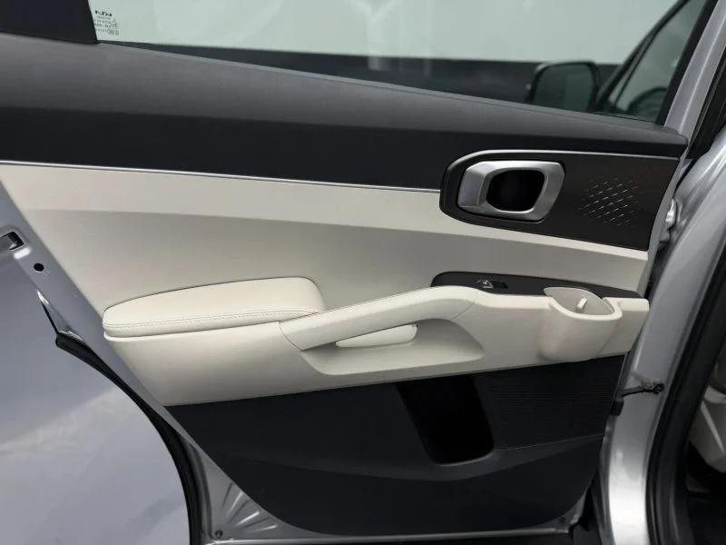 Used 2022  Kia S Sport Utility 4D image 32
