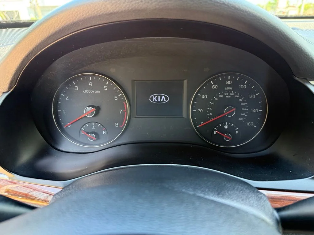 Used 2017 White Kia Premium image 18